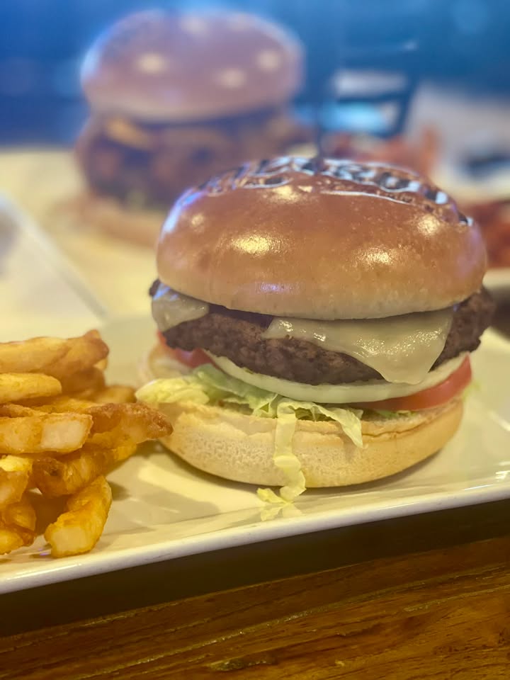 🍔 **Burger & Brew Mondays $10.95!** 🎉